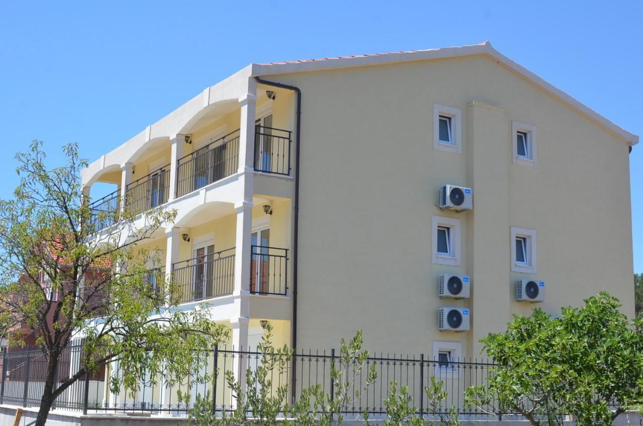 Apartments Neli Vinišće Eksteriør billede